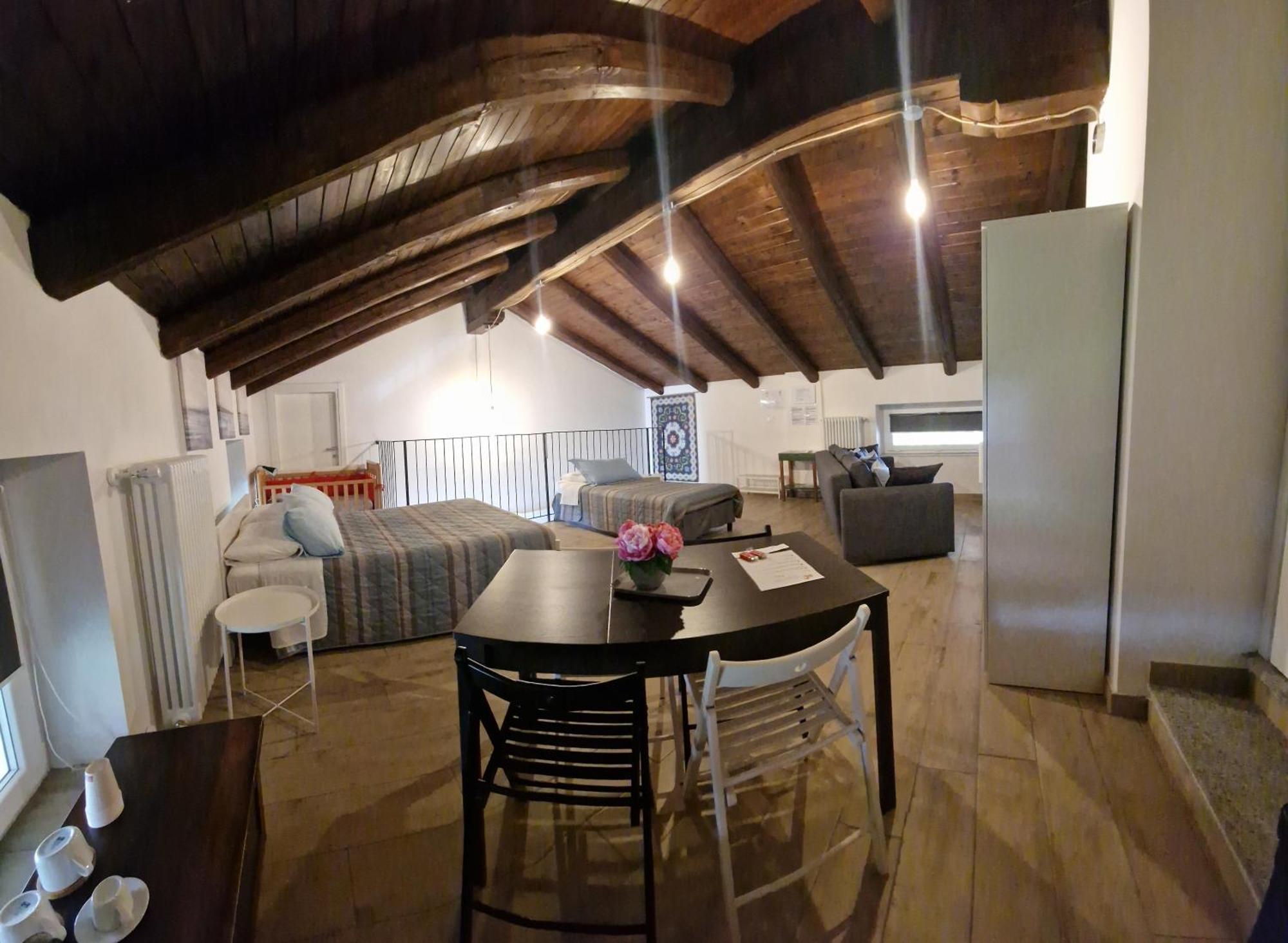 Bed and Breakfast La Tana Dei Corgi Moncrivello Екстер'єр фото