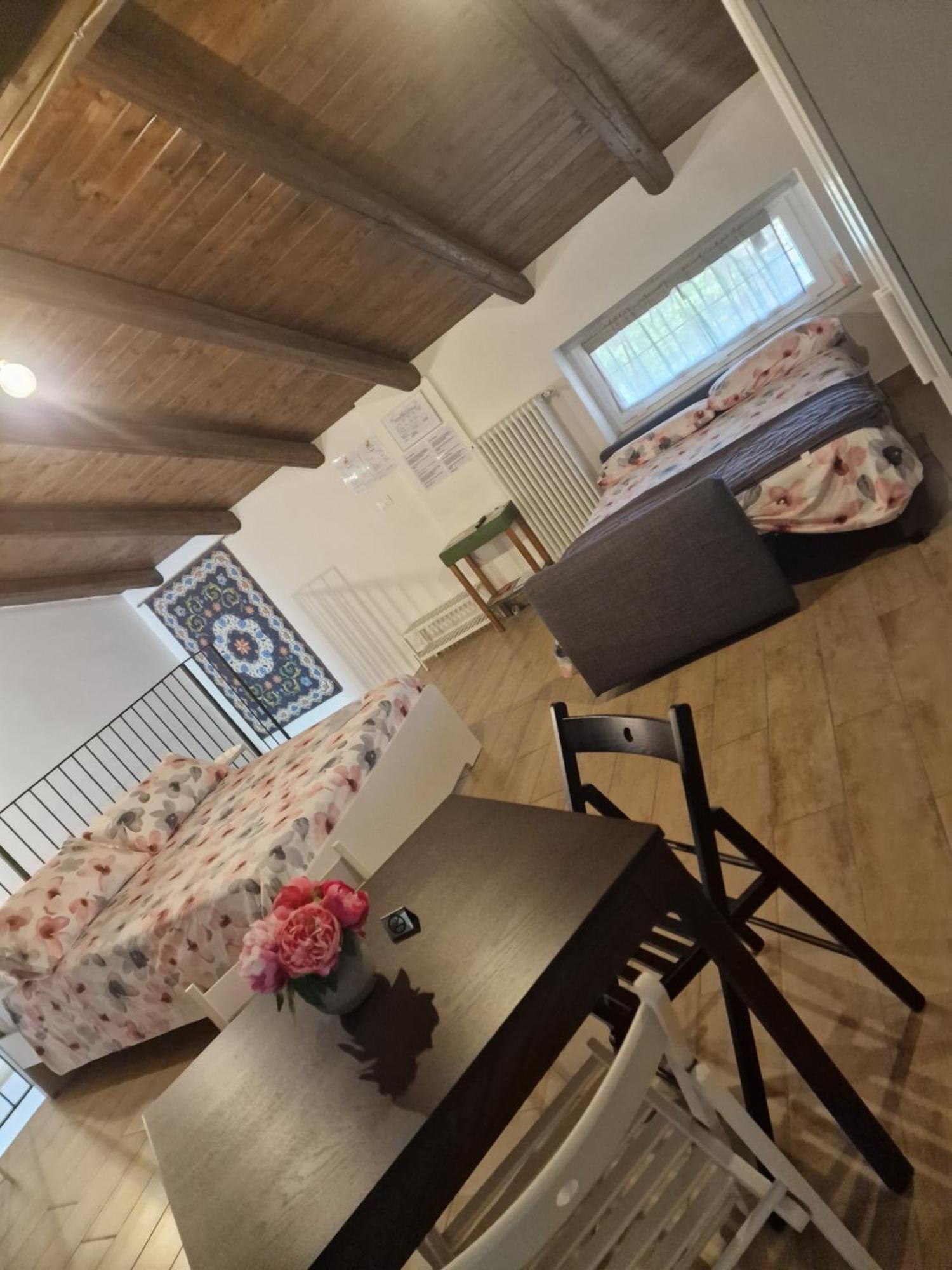 Bed and Breakfast La Tana Dei Corgi Moncrivello Екстер'єр фото
